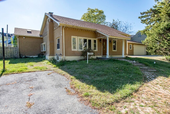 Building Photo - 1700 Gideon Ave