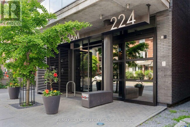 Building Photo - 224 Lyon St. N