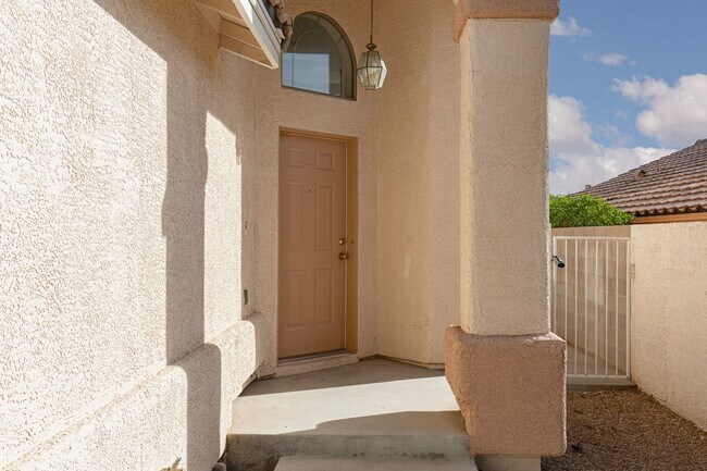 Foto del edificio - Great 5 Bedroom Home in Summerlin