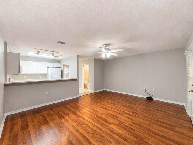 Foto del edificio - 954 Scenic Oak Ln