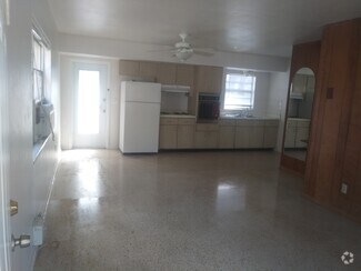 Building Photo - 1540 Pasadena Dr