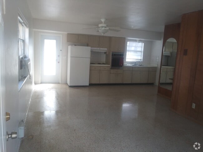 Building Photo - 1540 Pasadena Dr