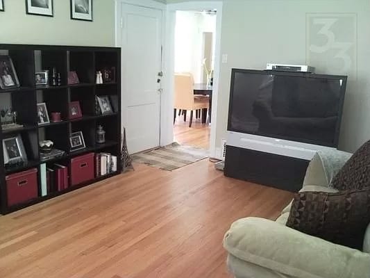 Living Room - 3118 W Addison St