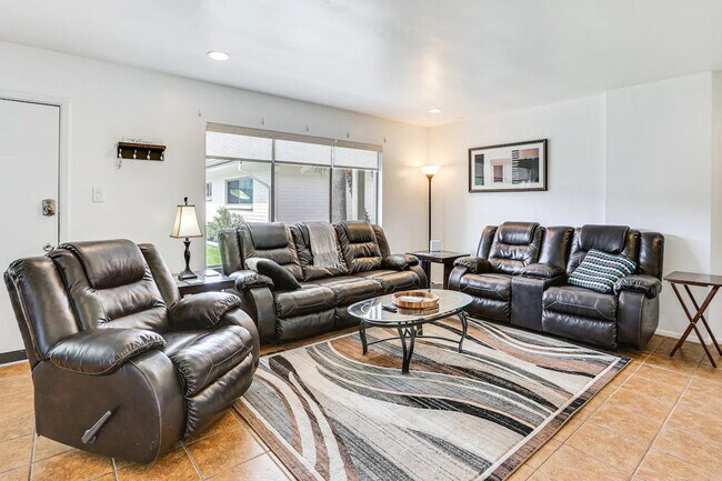 Foto del edificio - 6805 E 2nd St