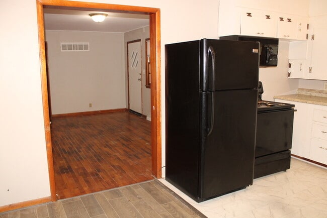 Building Photo - Single Family