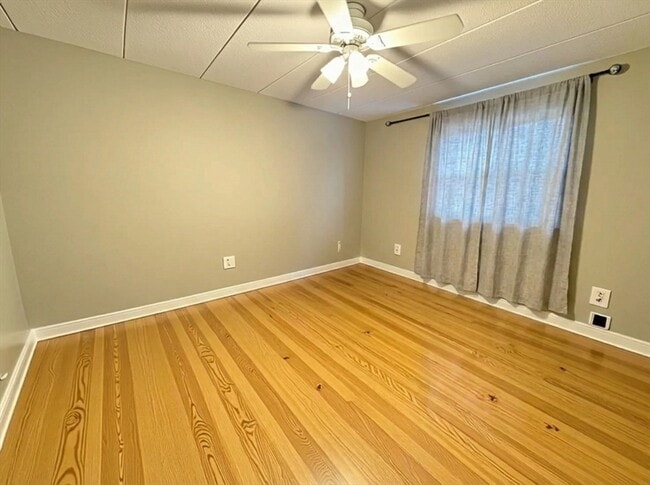 Building Photo - 4 Hawes St