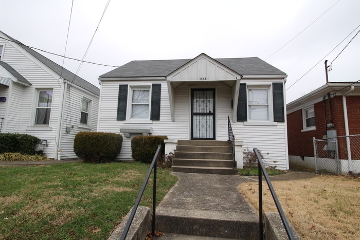 Primary Photo - 805 W Whitney Ave