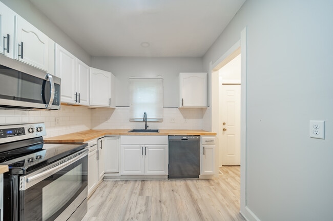 Foto del edificio - 2344 N Capitol Ave