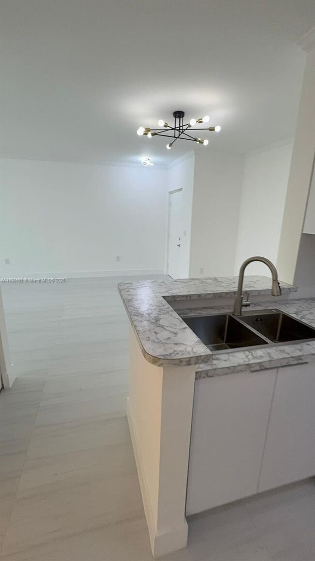 Foto del edificio - 17100 N Bay Rd