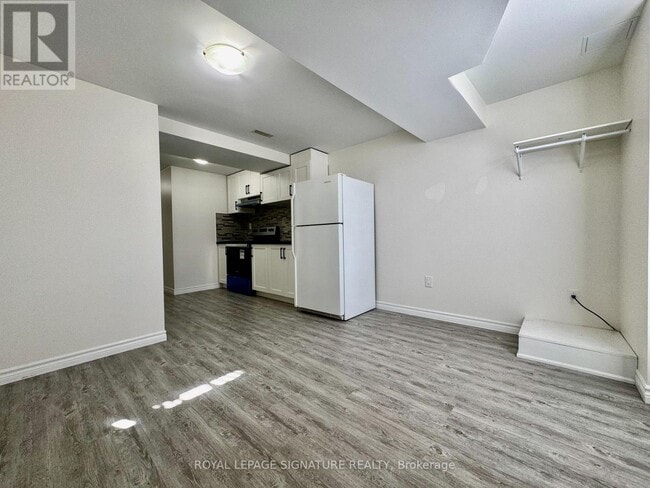 Building Photo - 60 Gowland Rd