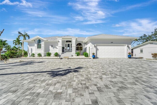 Building Photo - 2287 Bayshore Rd