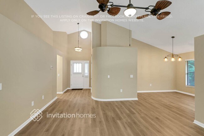 Foto del edificio - 8042 Lansing Dr