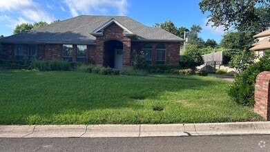 Building Photo - 1020 Baldwin Dr