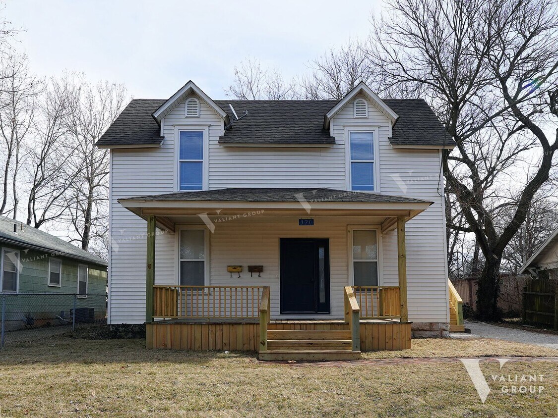 Primary Photo - 320 S Florence Ave