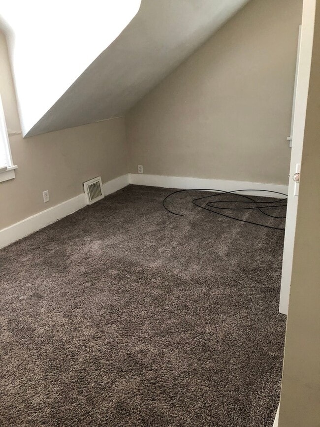 Building Photo - 3 BR/1 BA Home for rent