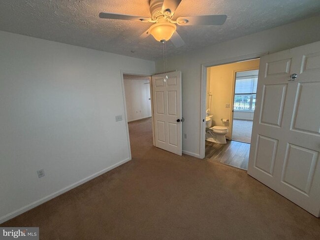 Foto del edificio - 651 Burtons Cove Way