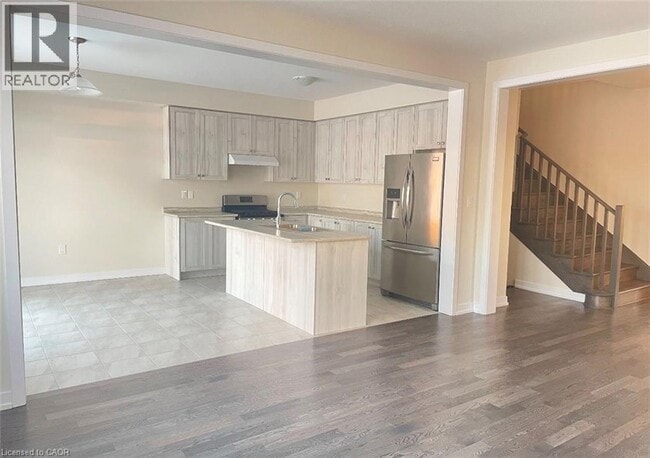 Building Photo - 12 Basswood Cres