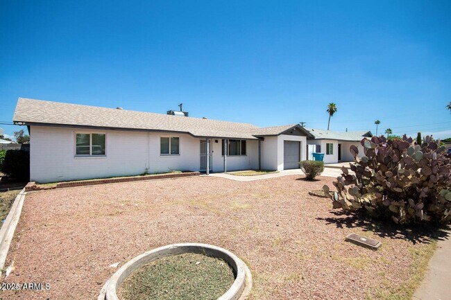 Building Photo - 3526 W Seldon Ln
