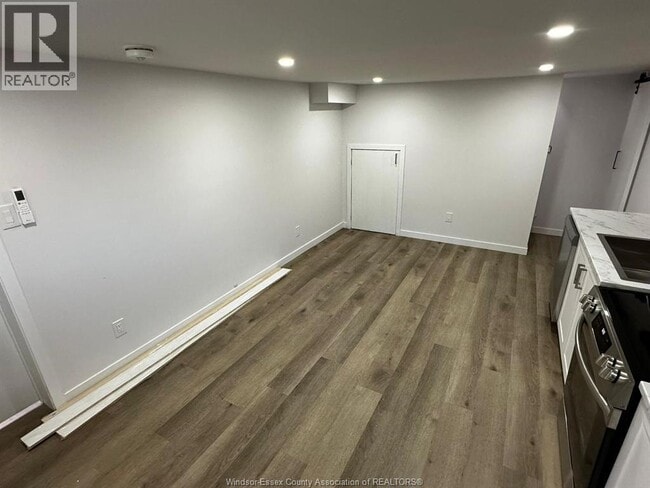 Building Photo - 287 Villaire Ave