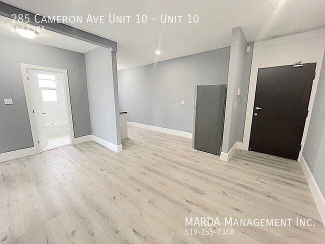 Building Photo - MODERN 2BED/1BATH APT NEAR U OF W + HYDRO!