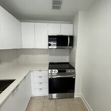 Building Photo - 150 The Donway W
