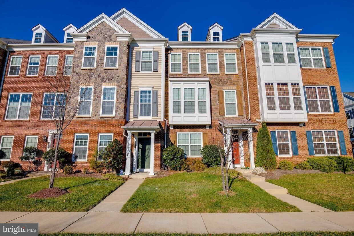43593 Taylor Tree Terrace, Chantilly, VA 20152 Townhome Rentals in