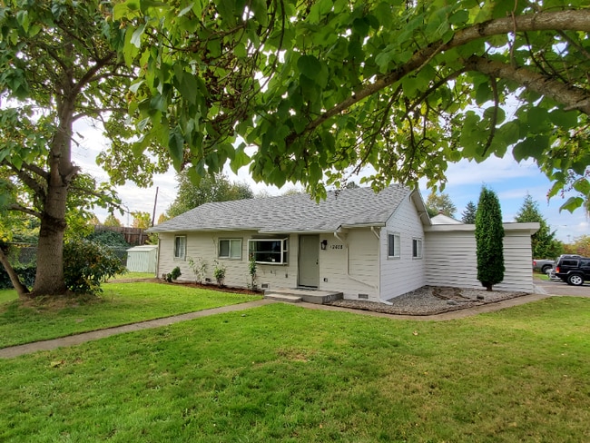 Building Photo - 2608 Unander Ave