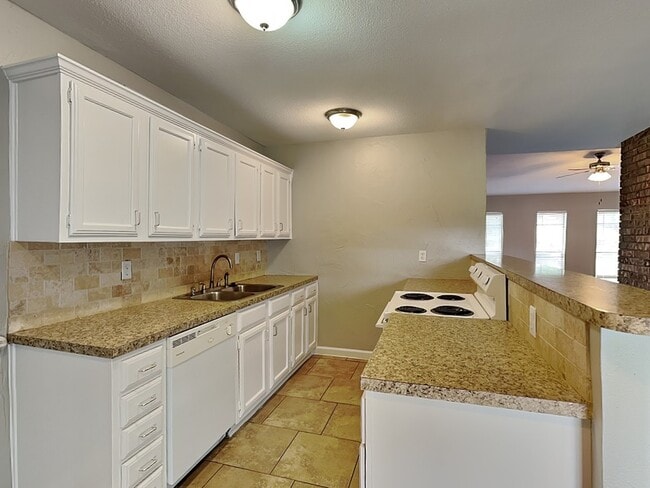 Building Photo - 7512 Parkwood Ln