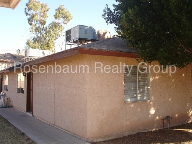 Building Photo - 733 S Morris Cir