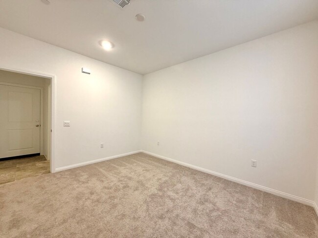 Building Photo - 26865 Millerton St