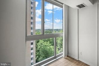 Building Photo - 4601 N Park Ave