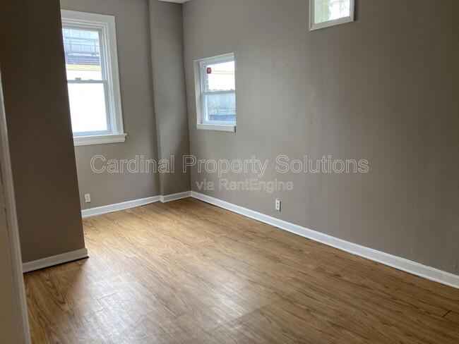 Foto del edificio - 3838 Llewellyn Ave