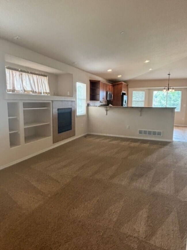 Foto del edificio - 3 Bed 2.5 Bath Townhouse w/ AC - Available...