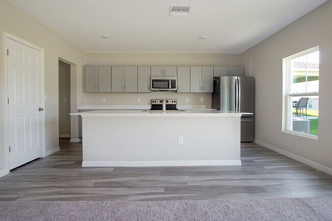 Foto del edificio - Two-Story Home Available in Winter Haven!