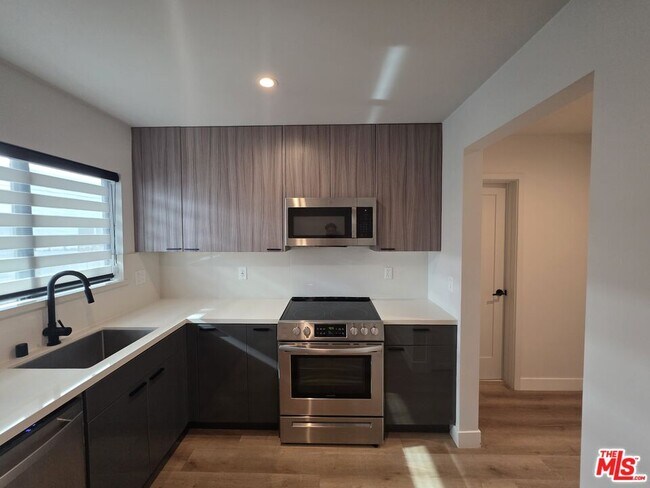 Foto del edificio - 3660 Watseka Ave