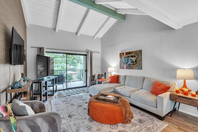 Foto del edificio - 2160 S Palm Canyon Dr