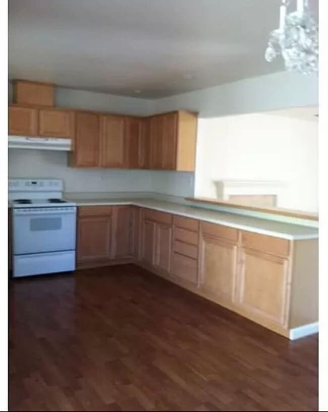 Building Photo - Available 4 bedroom in Rohnert Park.~ 707-...