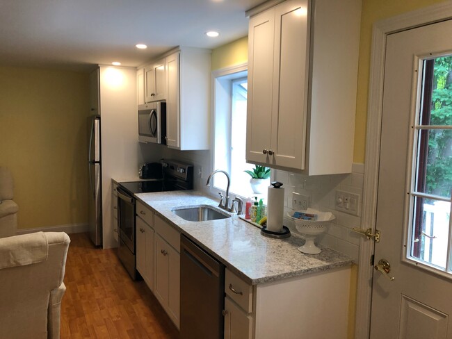 Kitchen - 24 Lockwood Dr
