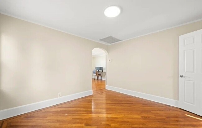 Building Photo - 74 Hughes St