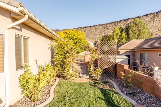 Foto del edificio - Shadow Mountain 3-Bedroom, 2-Bathroom Home...