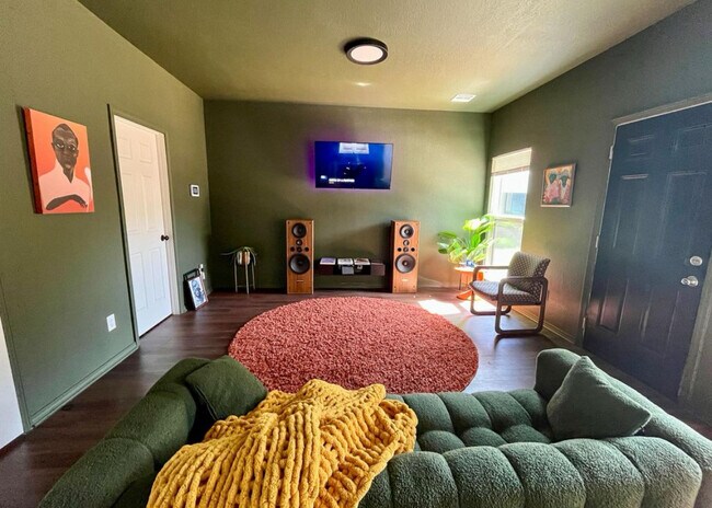 Foto del edificio - 1532 N Greenwood Ave