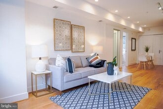 Building Photo - 1209 G St SE