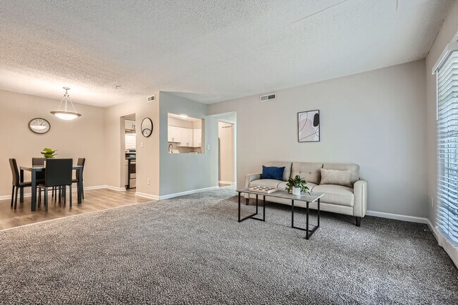 Foto del edificio - 1800 Lantern Ridge Dr