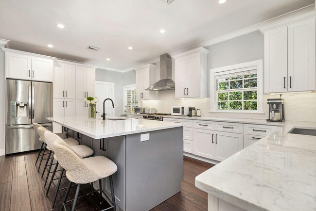 Building Photo - 609 Flamingo Dr