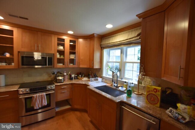 Foto del edificio - 6710 Hillandale Rd