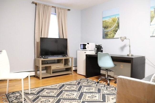 Building Photo - 12 Regent St