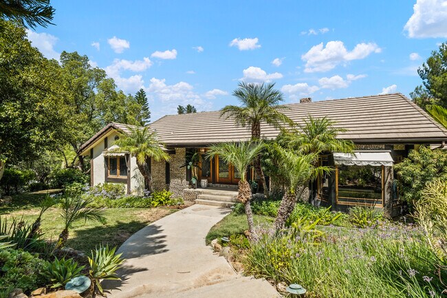 Building Photo - 2 Buckskin Ct