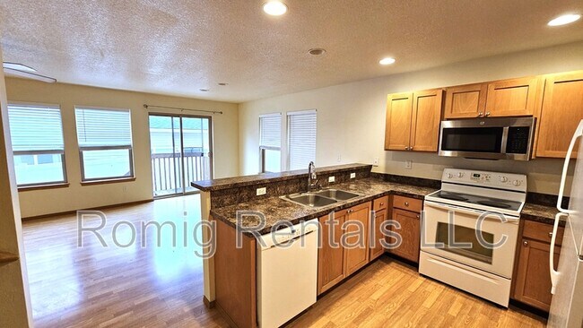 Building Photo - 8111 NE 36th Ct