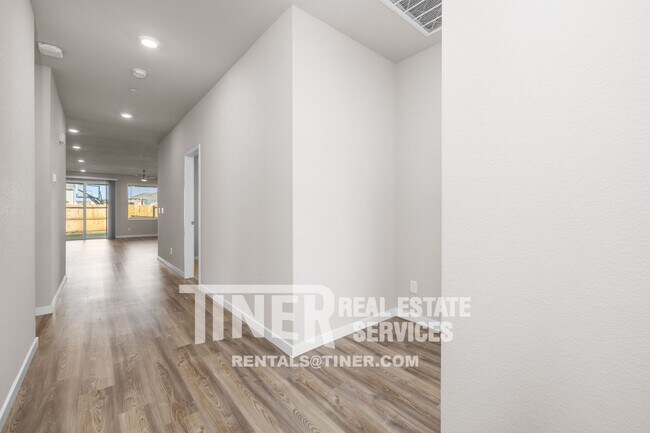 Foto del edificio - 4224 Roanne Wy