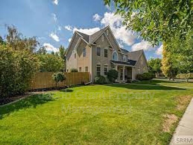 Building Photo - 3864 Canterbury Way